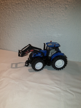 New Holland mit Frontlader